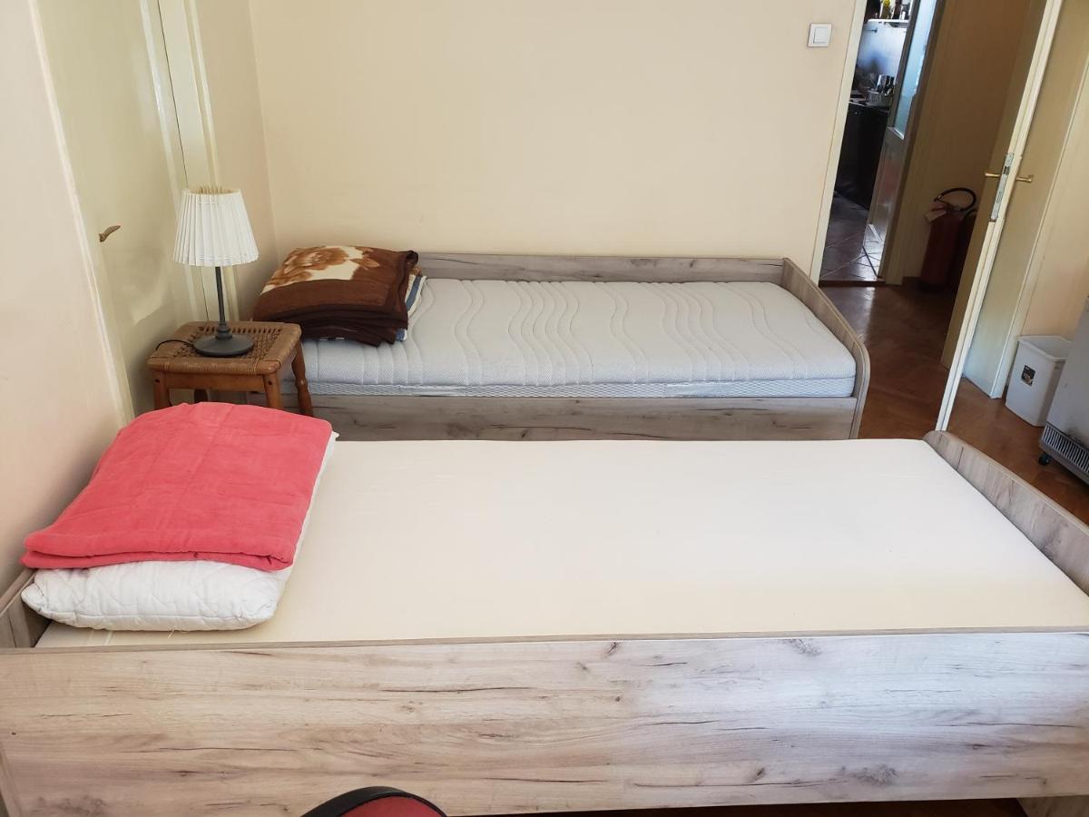 Private Cozy Room 2 With Shared Kitchen In Appartment 베오그라드 외부 사진